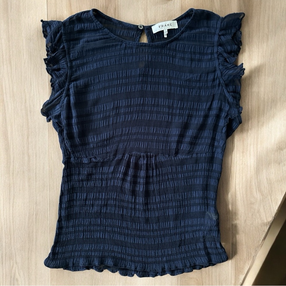 FRAME
Striped Sleeveless Flounce Top Navy Size Large Viscose stretchy Blouse